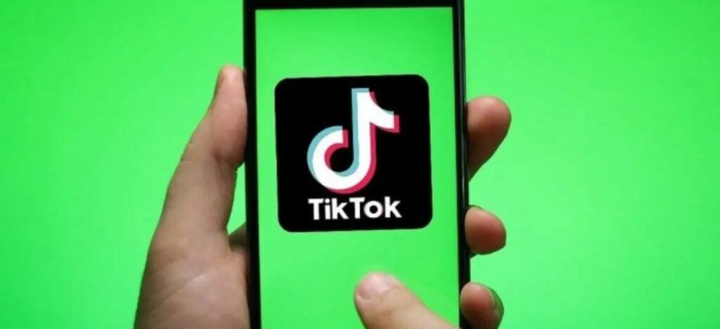TikTok green screen